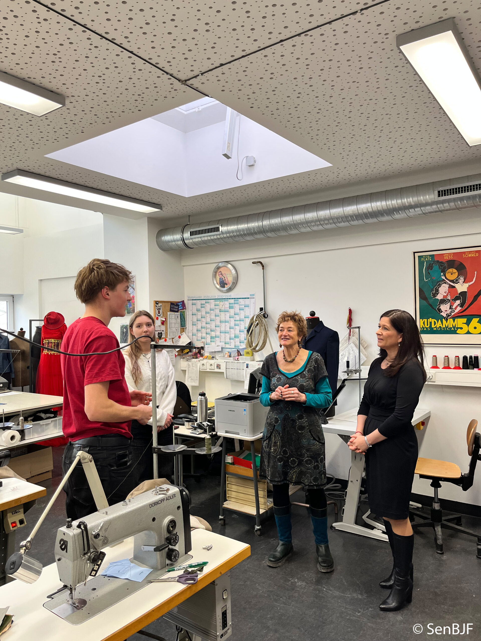 Besuch der Senatorin in der Modeschule